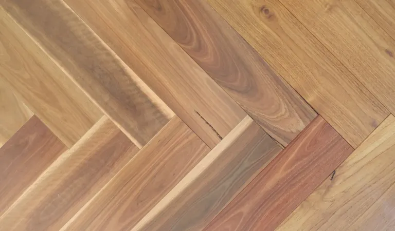 Spotted Gum Herringbone 人字拼地板 地板